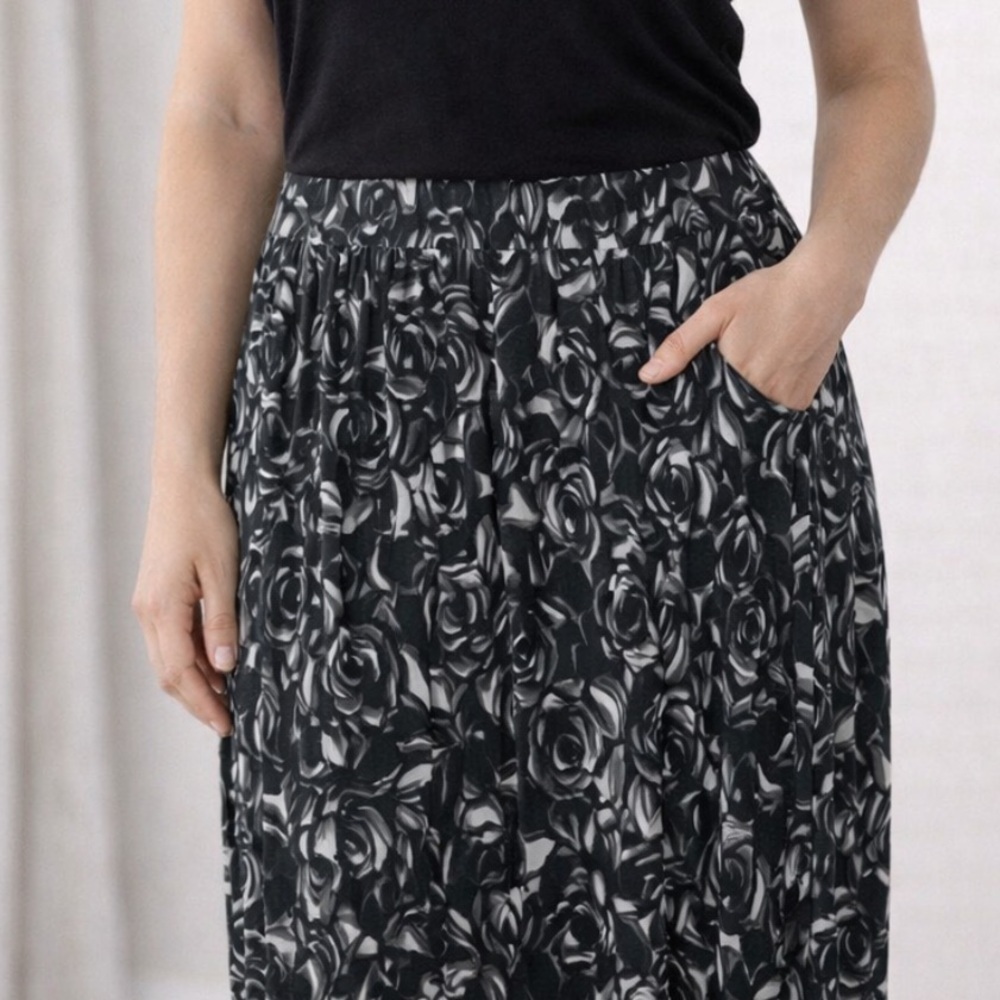 NWT BEAUTIFUL SIZE 10 LIZ CLAIBORNE PLEATED  SKIRT